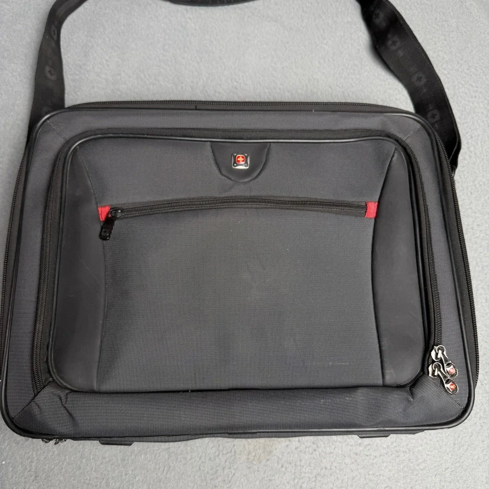 SwissGear Wenger Insight Laptop Messenger Bag Black Gray GA-7439-14 Briefcase